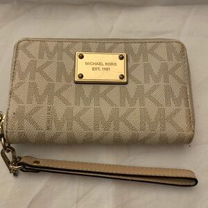 Michael Kors wristlet wallet in excellent condition.